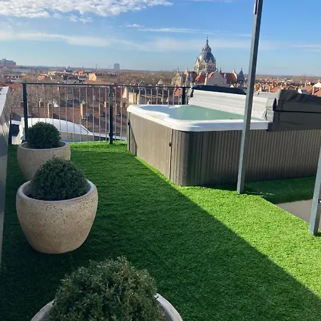 Noir Hotel- Penthouse Apartman Jacuzzival Apartment Szeged