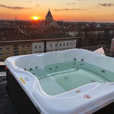 Noir Hotel- Penthouse Apartman Jacuzzival * Szeged