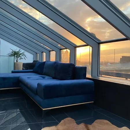 Apartment Noir Hotel- Penthouse Apartman Jacuzzival